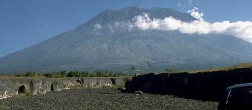 Mount Agung in Bali, Indonesia, is about to erupt. [Image: Wikimedia/Public Domain