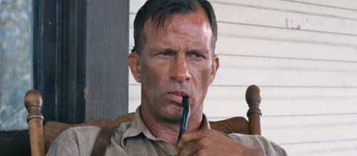 Thomas Jane stars in the adaptation of Stephen King's "1922" coming to Netflix in October [Image: YouTube/Netflix]