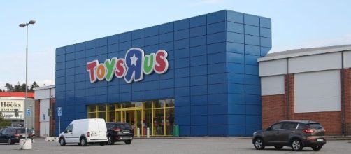 Toys 'R' Us store to remain open. [Image via AleWi/Wikimedia Commons]