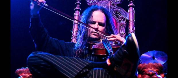 'Korn' frontman Jonathan Davis saved by video games from Blood-Clotting Disorder(FatehearstheFearless/YouTube Screenshot) 'Korn' frontman Jonathan Davis saved by video games from Blood-Clotting Disorder(FatehearstheFearless/YouTube Screenshot)