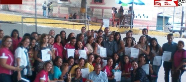 Maestros reciben Titularidad Laboral. Maestros reciben Titularidad Laboral.
