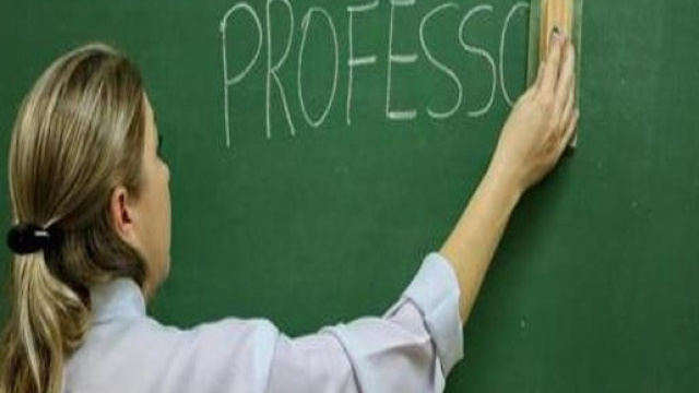 Una ex Insegnante di matematica e fisica in un liceo di Varese rischia 6 anni di carcere con l'accusa di falso.Fonte:http://leggo.it/