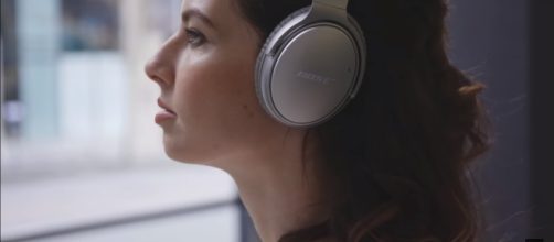 Bose QC 35 Headphones II has world-class noise cancellation technology. [Image Credit: Bose/Youtube]