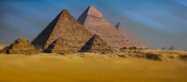 Complexul de piramide de la Giza (Egipt) Complexul de piramide de la Giza (Egipt)