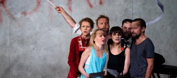 Scena ze spektaklu "Zapolska superstar" (fot. materiał Teatru Dramatycznego w Wałbrzychu) Scena ze spektaklu "Zapolska superstar" (fot. materiał Teatru Dramatycznego w Wałbrzychu)