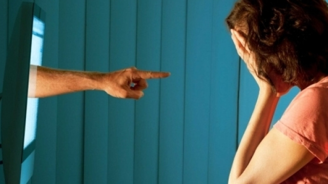 Cyberbullismo, sempre pi&ugrave; vittime e meno colpevoli