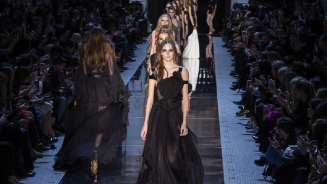 Fashion Week de Paris, Printemps-Été 2017 : les 5 défilés les plus ... - puretrend.com