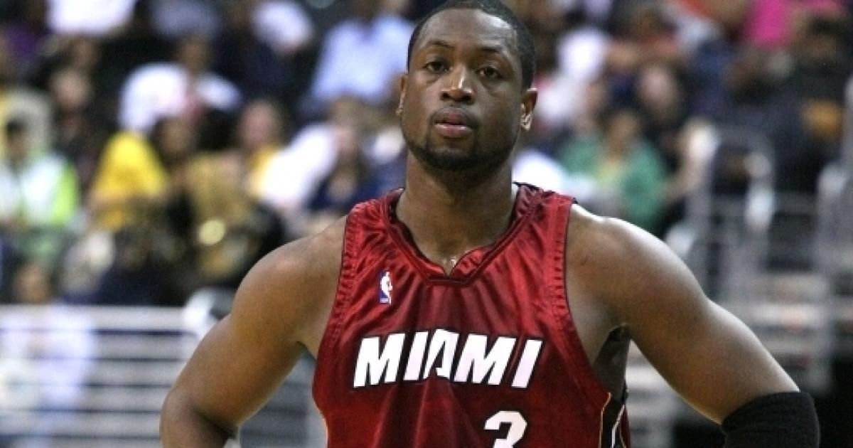 Dwyane Wade signs with the Cleveland Cavaliers