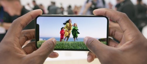 Apple’s latest video reveals 8 new features of the iPhone 8 series / Photo via Perzon SEO, Flickr