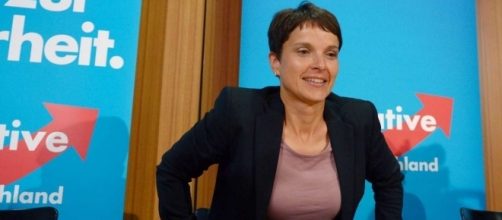 Frauke Petry, leader di Alternativa per la Germania, rinuncia al seggio in Bundestag