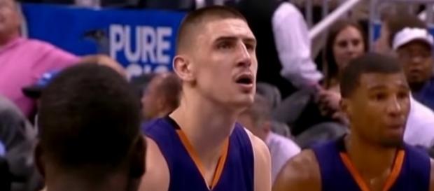 Center Alex Len signed a qualifying offer to stay with the Suns -- DownToBuck via YouTube Center Alex Len signed a qualifying offer to stay with the Suns -- DownToBuck via YouTube