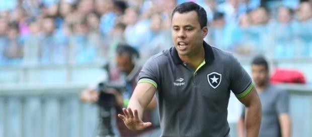 Jair criticou postura do time no primeiro tempo contra o Coxa Jair criticou postura do time no primeiro tempo contra o Coxa