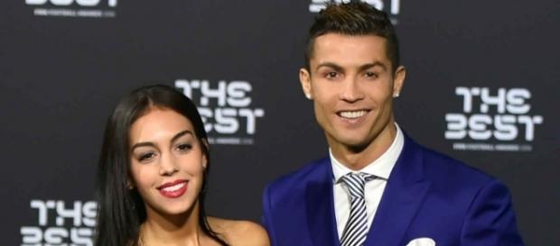 Le sexe du bébé de Ronaldo révélé par erreur ! Le sexe du bébé de Ronaldo révélé par erreur !