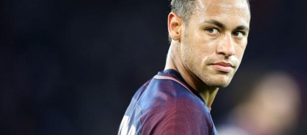 Neymar touche bien plus à l'année que ses 30 millions d'euros annoncés - closermag.fr Neymar touche bien plus à l'année que ses 30 millions d'euros annoncés - closermag.fr