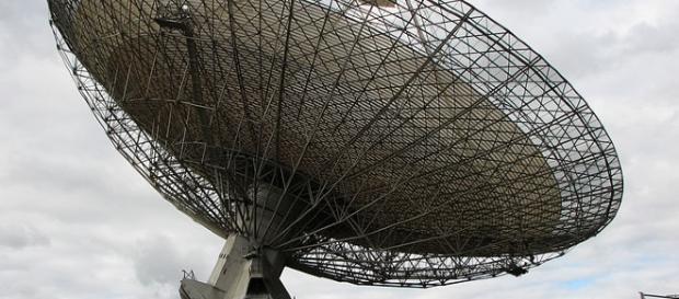 Parkes Radio Telescope (image courtesy of Corrie Barklimore wikimedia commons) Parkes Radio Telescope (image courtesy of Corrie Barklimore wikimedia commons)