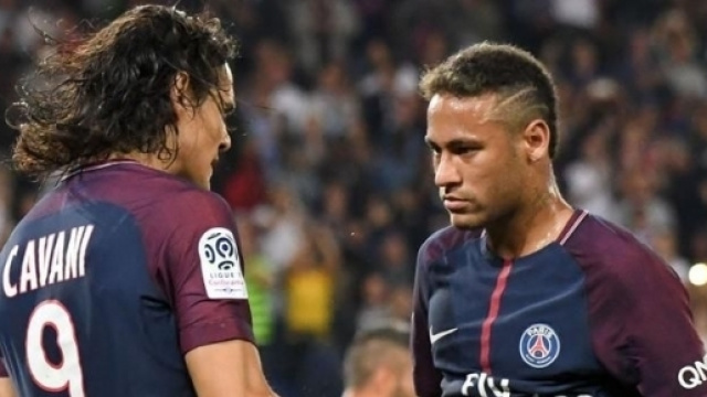 PSG : Neymar aurait exigé le départ de Cavani - yahoo.com