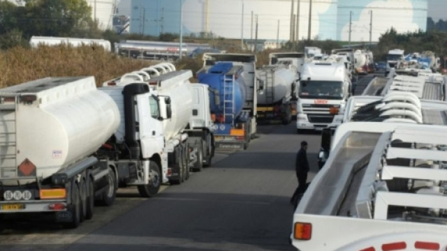 Routiers: «on ne peut pas bloquer la France», prévient Castaner