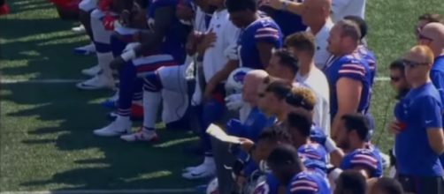NFL players take a knee to protest Donald Trump's - Image - CBC News| YouTube