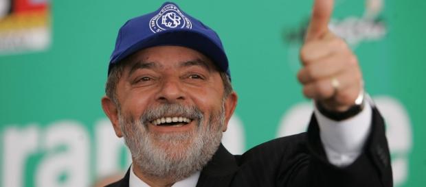 Defesa de Lula apresenta recibos de pagamento dos aluguéis Defesa de Lula apresenta recibos de pagamento dos aluguéis