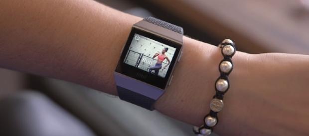 Fitbit Ionic smartwatch - YouTube/Ars Technica Channel Fitbit Ionic smartwatch - YouTube/Ars Technica Channel