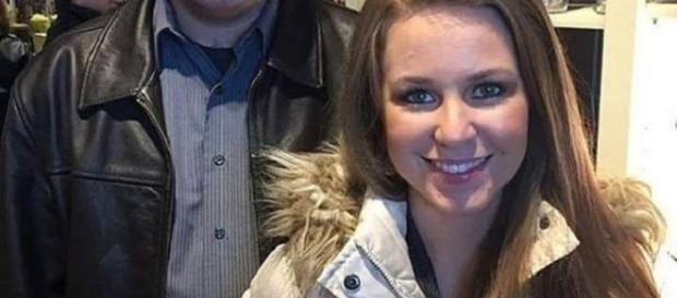 Jana Duggar boyfriend spotted on Facebook pic? (Image Credit: TLC/Youtube) Jana Duggar boyfriend spotted on Facebook pic? (Image Credit: TLC/Youtube)