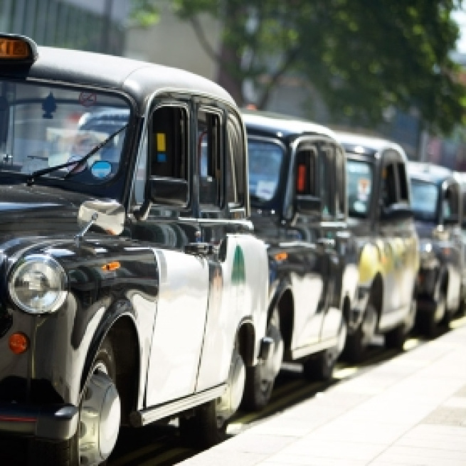 Los taxistas de Londres deben aprender a navegar entre miles de sitios de la ciudad
