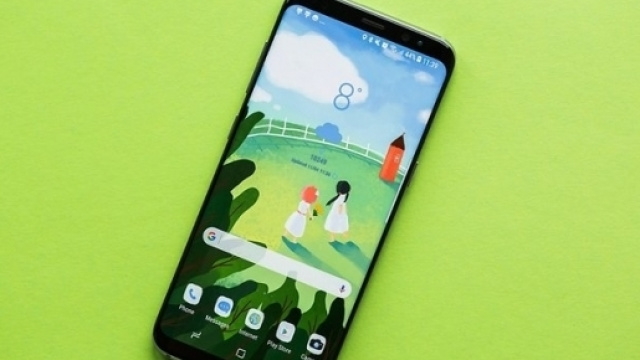 Galaxy S8, l'aggiornamento di Samsung mette lo smartphone fuori pericolo