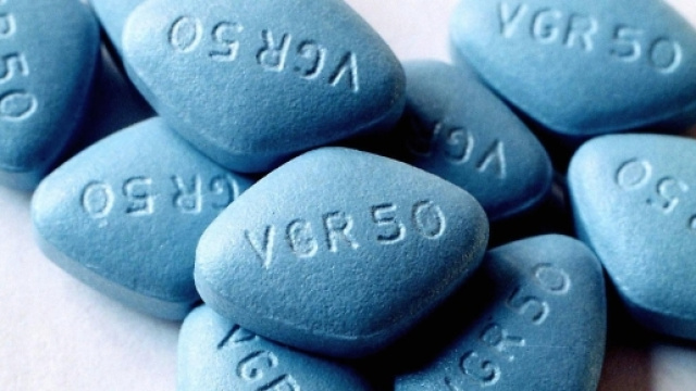 Il Viagra diventa anche "generico" Ora la pillola blu sar&agrave; low ... - liberoquotidiano.it