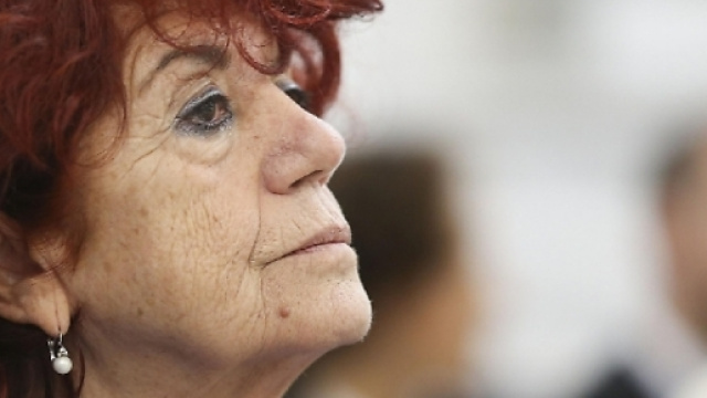 Nuovo contratto scuola, Fedeli: ultime novità su stipendi docenti, bonus 80 euro e scatti anzianità.