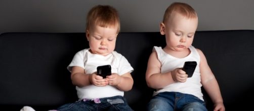 Bambini e smartphone, una dipendenza precoce - startupitalia.eu