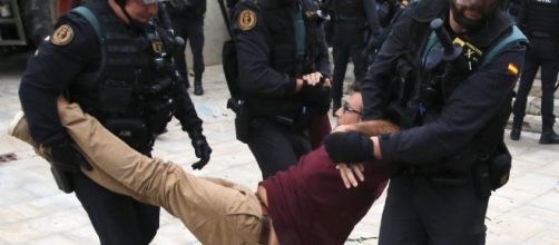 Fuertes enfrentamientos entre la Policía Nacional, la Guardia Civil y la ciudadanía marcaron la jornada