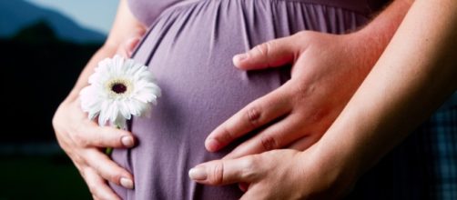 Infermiera 30enne assume farmaco in gravidanza, entrambe le figlie restano invalide