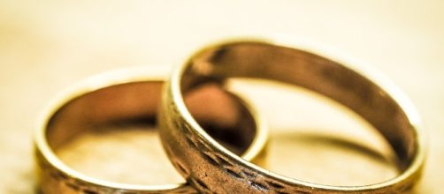 Wedding rings. Image via Pixabay.