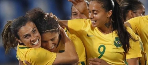 Cristiane (centro) está se aposentando da Seleção Cristiane (centro) está se aposentando da Seleção