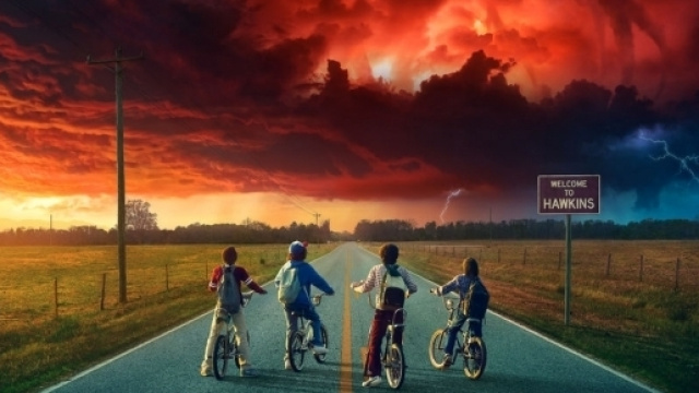 Après le succès aussi spectaculaire que mérité de la première saison, Stranger Things revient sur nos écrans le 27 octobre - crédit : isup.ws