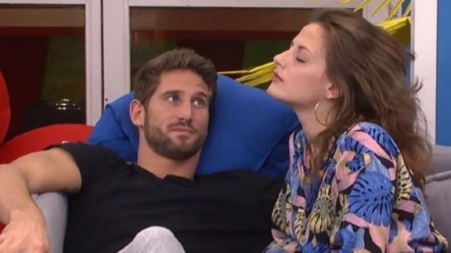 Julie (Secret Story 11) part rejoindre Charles sur le tournage de Friends Trip 4 !