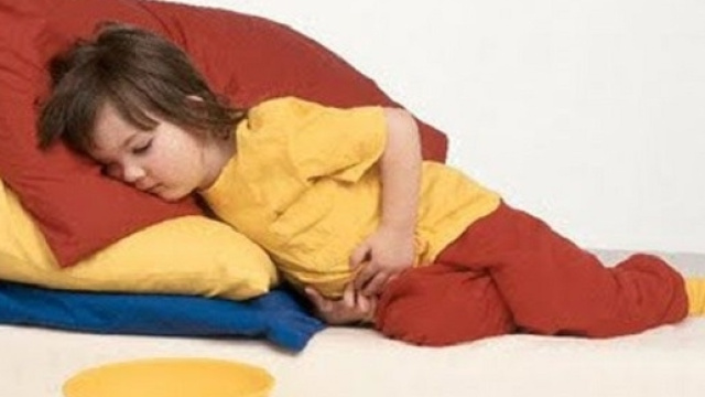 La madre si accorge degli abusi dopo che la bambina aveva accusato forti dolori alla pancia