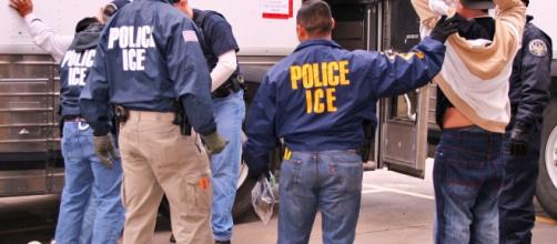 ICE authorities arrest suspected illegal immigrants in a raid. (Image Credit: U.S. Immigration and Customs Enforcement / Wikimedia)
