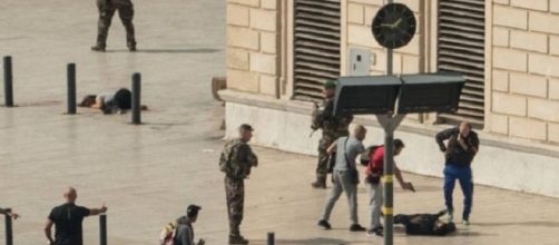 Marsiglia, due ragazze accoltellate da terrorista.