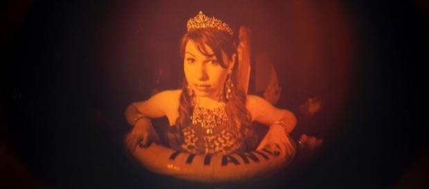 A model with unusual props makes for an interesting hologram subject. (Image Credit: Patrick Boyd used with permission) A model with unusual props makes for an interesting hologram subject. (Image Credit: Patrick Boyd used with permission)