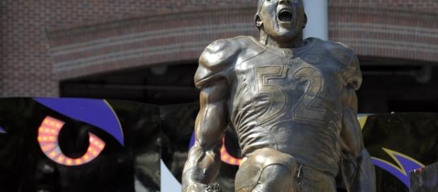 Ray Lewis statue. Photo courtesy of EURweb.com (fair-use) Ray Lewis statue. Photo courtesy of EURweb.com (fair-use)