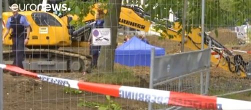 Frankfurt evacuates 60,000 residents to defuse British "blockbuster" bomb [Image: YouTube/euronews (in English)]