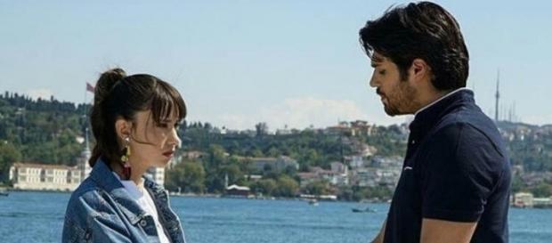 Dolunay - Ferit distrugge il contratto di lavoro di Nazli. Dolunay - Ferit distrugge il contratto di lavoro di Nazli.