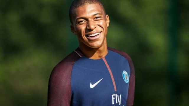 Kylian Mbappé portera le numéro 29 au PSG - francetvinfo.fr
