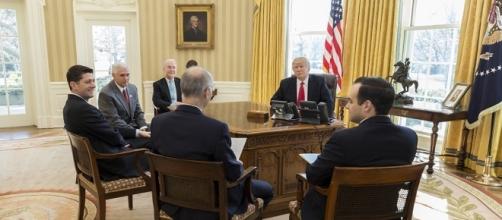 Tom Price and others sitting with President Trump in Oval Office. / [Image by The White House via Flickr, Public Domain]