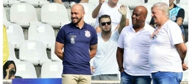 Dirigentes do Corinthians buscam por reforços para 2018 (Foto: Marcos Ribolli) Dirigentes do Corinthians buscam por reforços para 2018 (Foto: Marcos Ribolli)