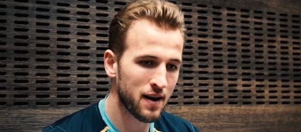 Harry Kane | "Dele Alli loves a nutmeg!" | Tottenham teammates Image -FourFourTwo | YouTube Harry Kane | "Dele Alli loves a nutmeg!" | Tottenham teammates Image -FourFourTwo | YouTube