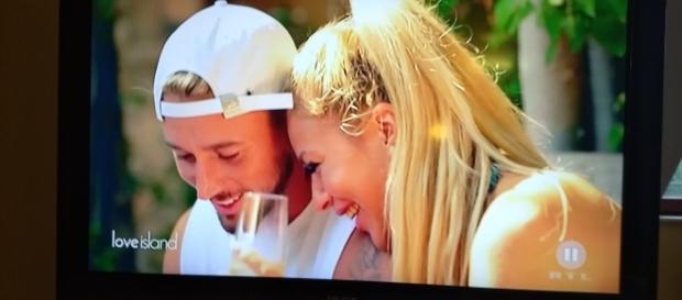 Love Island mit Barbie und Ken - die Zuneigung scheint echt - Foto: Screenshot RTL2 Love Island mit Barbie und Ken - die Zuneigung scheint echt - Foto: Screenshot RTL2