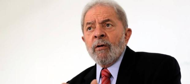 Defesa de Lula teria apresentado recibos falsos Defesa de Lula teria apresentado recibos falsos