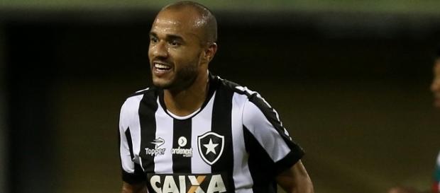Roger é um dos principais nomes do Botafogo Roger é um dos principais nomes do Botafogo
